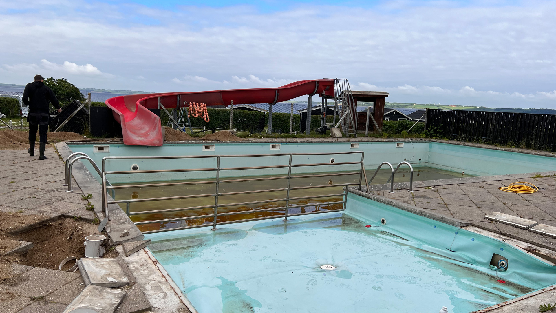 Trykprøvning af swimmingpool